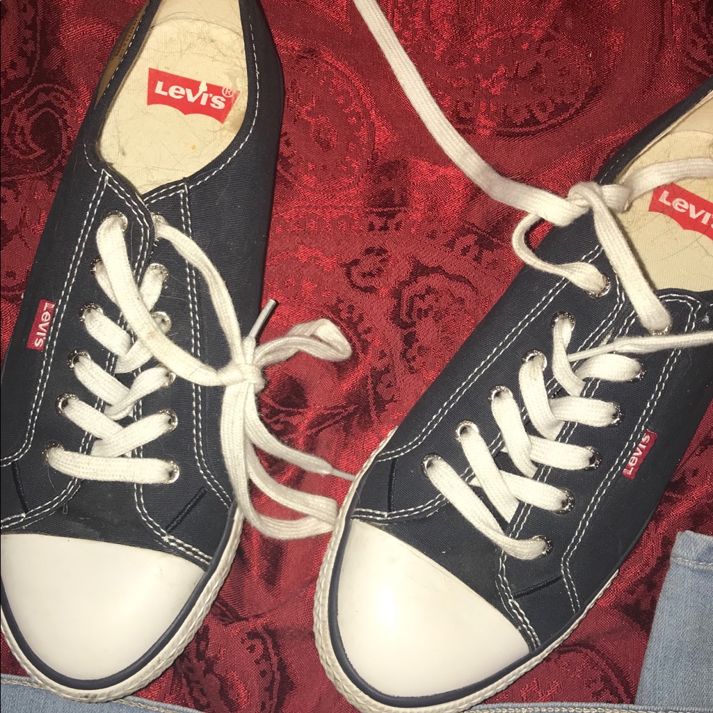 Classic Levis Brand Sneakers  Navy With Red Stripe